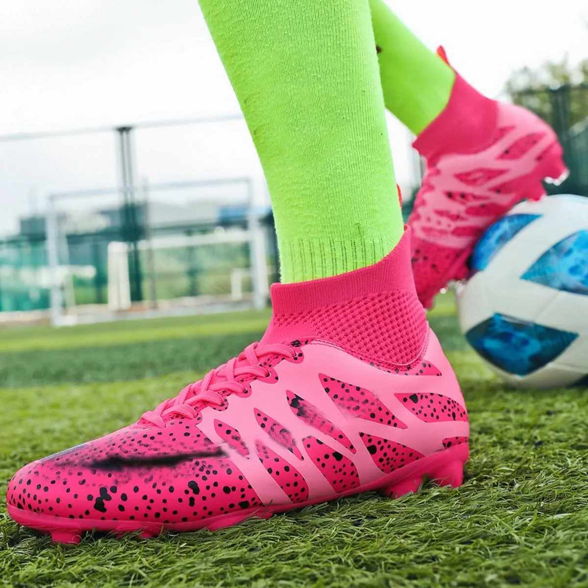DHOVOR Boys Girls High-Top Soccer Cleats Youth Football Cleats Lightweight Indoor Soccer Shoes for Kids Indoor/Outdoor/Competition/Unisex