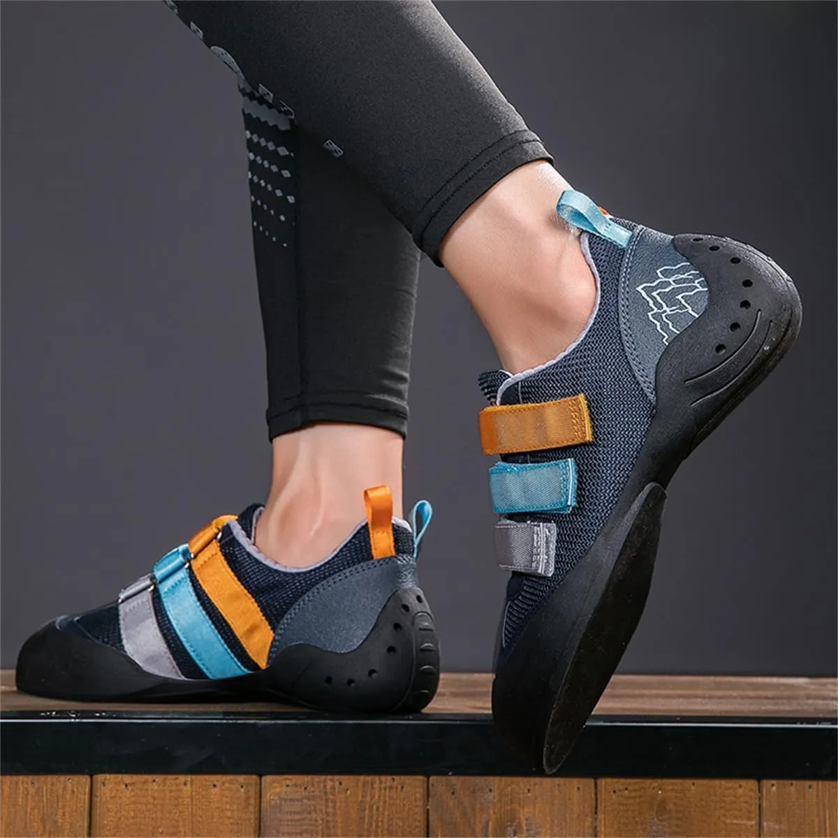 Ladies Rock Climbing Trainers Hook & Loop Non Slip Wall Climbing Training Shoes Casual Comfort Bouldering Sneakers