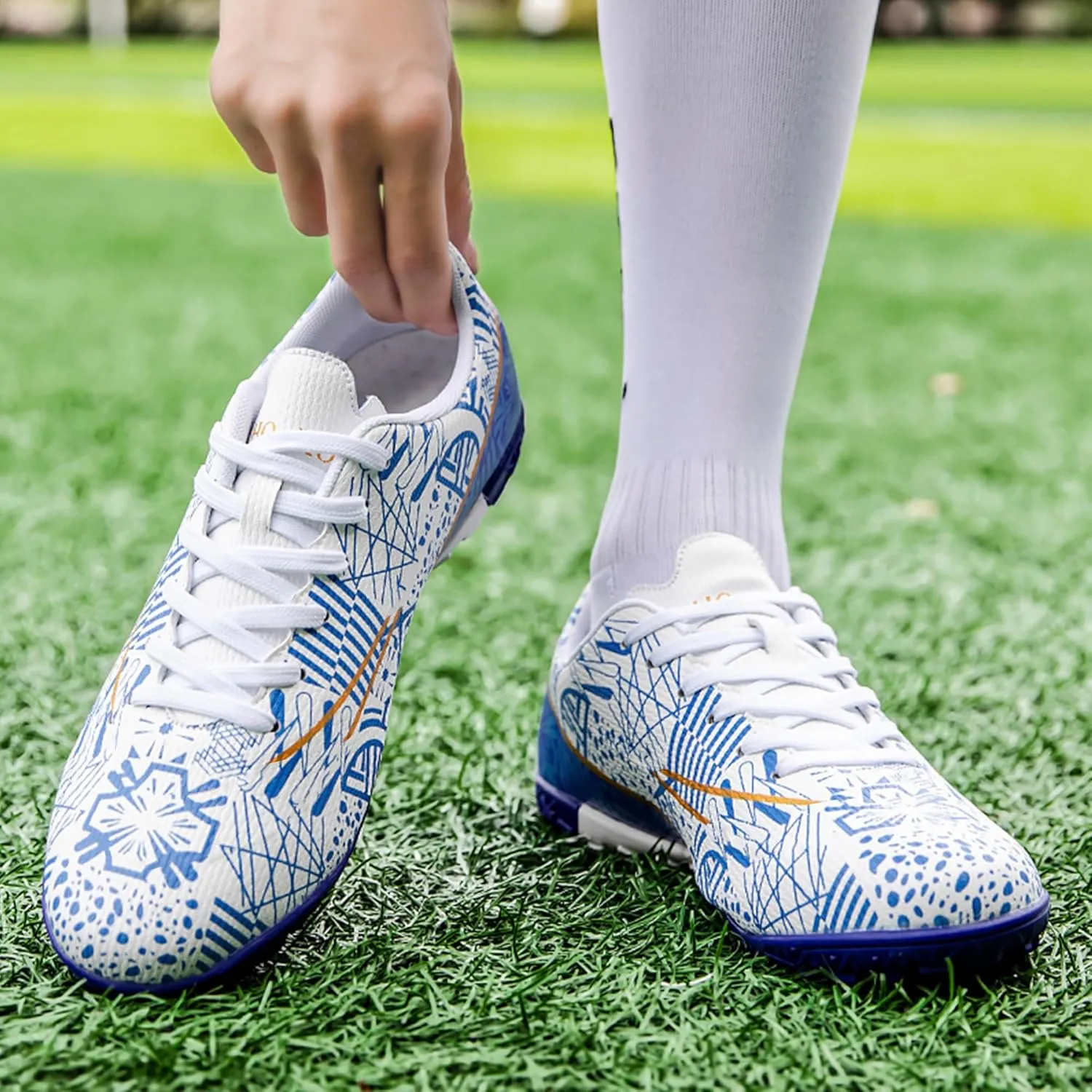 Mens Soccer Shoes Low-Tops Lace-Up Non-Slip Spikes Indoor Football Futsal TF Turf Cleats