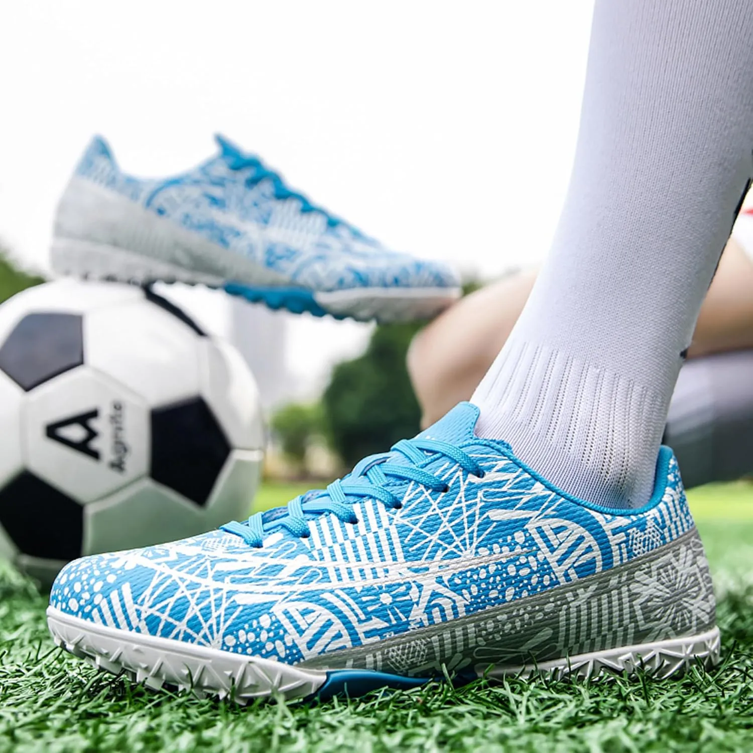 Mens Soccer Shoes Low-Tops Lace-Up Non-Slip Spikes Indoor Football Futsal TF Turf Cleats