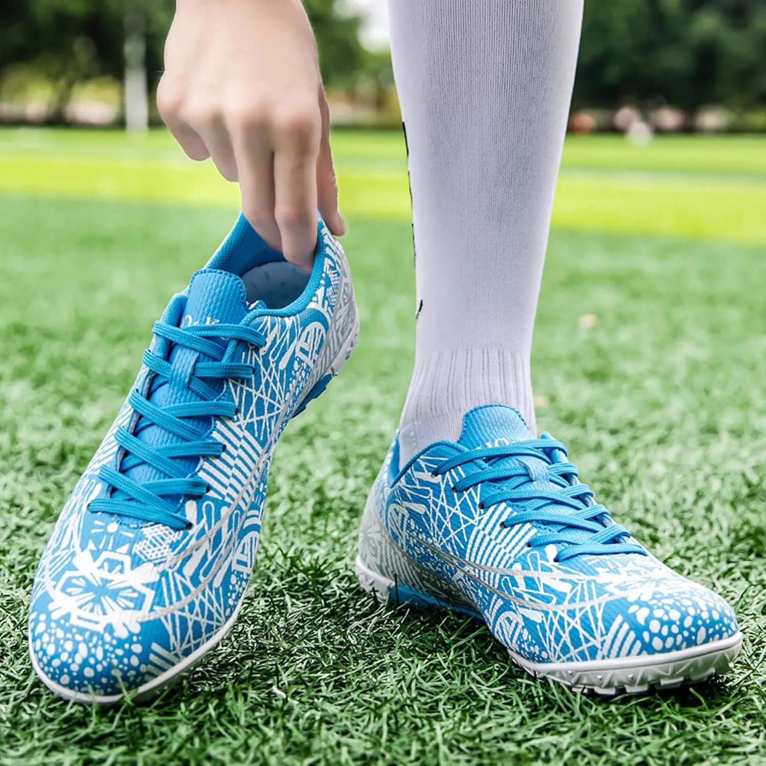 Mens Soccer Shoes Low-Tops Lace-Up Non-Slip Spikes Indoor Football Futsal TF Turf Cleats