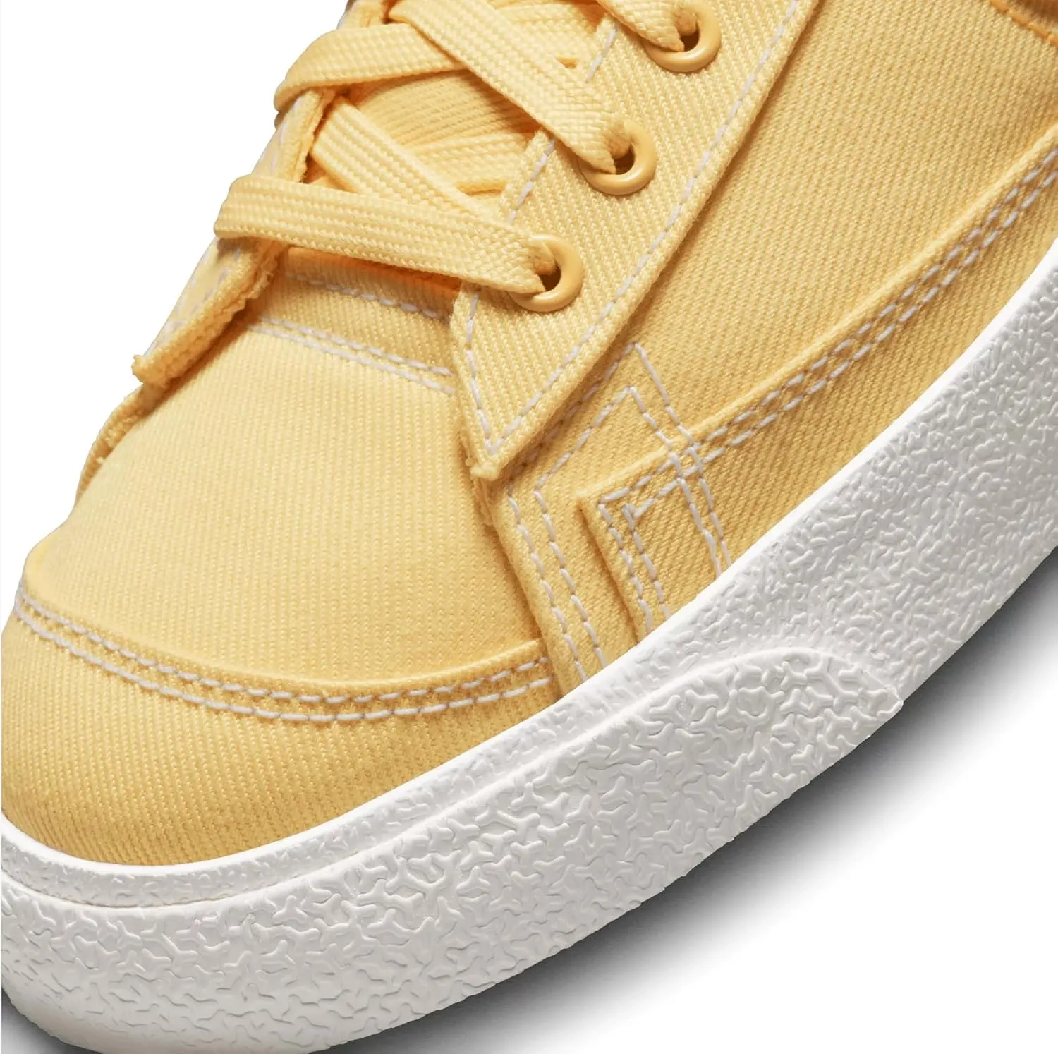 Nike mens Blazer Mid 77