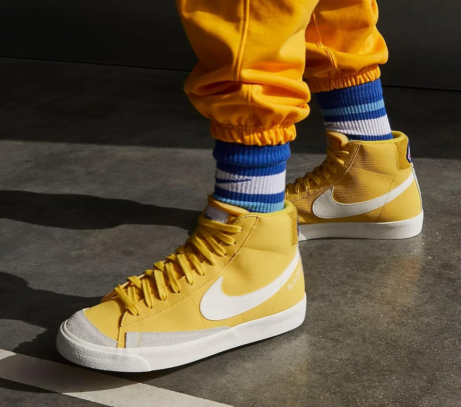 Nike mens Blazer Mid 77