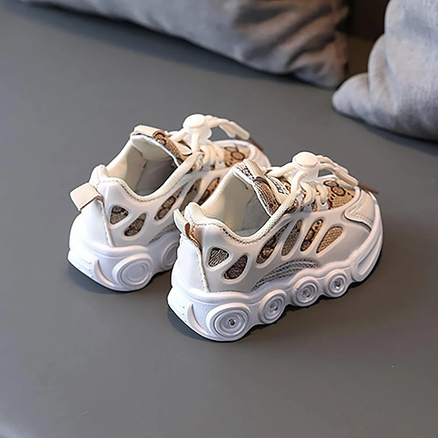 Toddler Girls Boys LED Flashing Sneakers Lightweight Mesh Breathable Soft Sole Anti Slip Comfort Athletic Shoes